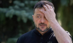 إما التوقيع أو الرحيل.. إنذار أمريكي «مذل» لزيلينسكي