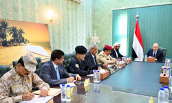 خطة «المواجهة الشامل».. العليمي يستنفر الجيش والأمن لعملية كبرى