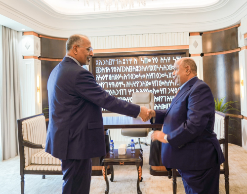 المهمة الكبرى.. الزُبيدي يسلم الخنبشي مفاتيح الاستقرار في حضرموت