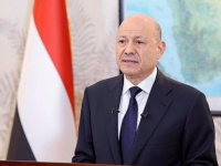 العليمي يوجه بخروج القوات الإماراتية من اليمن خلال 24 ساعة وتسليم المعسكرات لقوات درع الوطن