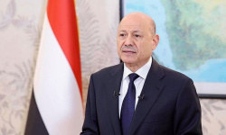 العليمي يوجه بخروج القوات الإماراتية من اليمن خلال 24 ساعة وتسليم المعسكرات لقوات درع الوطن