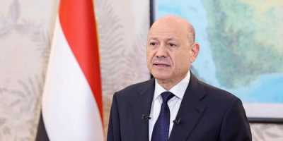 العليمي يوجه بخروج القوات الإماراتية من اليمن خلال 24 ساعة وتسليم المعسكرات لقوات درع الوطن