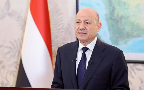 العليمي يوجه بخروج القوات الإماراتية من اليمن خلال 24 ساعة وتسليم المعسكرات لقوات درع الوطن