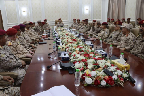 لم يعد هناك وقت للمجاملات.. وزير الدفاع الداعري يفجر مفاجأة بشأن ما يحدث في حضرموت والمهرة