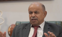 العليمي يكلف الخنبشي بقيادة قوات درع الوطن في حضرموت