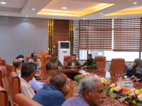 الوكيل المنصوري يشدد على تعزيز المنظومة الأمنية وتحسين الخدمات العامة في خور مكسر