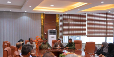 الوكيل المنصوري يشدد على تعزيز المنظومة الأمنية وتحسين الخدمات العامة في خور مكسر