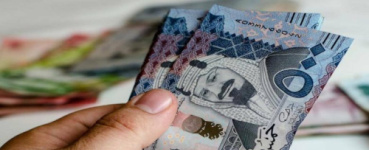 500 ريال للبعض و1000 لآخرين.. موجة غضب تجتاح المؤسسة الأمنية في عدن ولحج احتجاجا على تفاوت صرف الرواتب