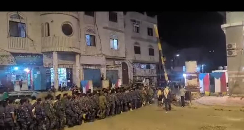 مظاهرة حاشدة تهزّ معاشيق.. أمن عدن يصعّدون للمطالبة برواتبهم المتوقفة منذ خمسة أشهر