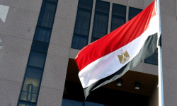 السفير الأمريكي في تل أبيب يعلن سيطرة إسرائيل على 7 دول عربية ومصر تتحرك عسكرياً