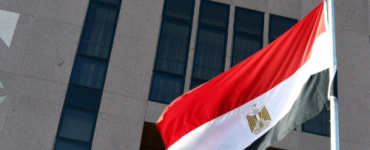 السفير الأمريكي في تل أبيب يعلن سيطرة إسرائيل على 7 دول عربية ومصر تتحرك عسكرياً