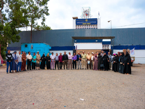  للأسبوع الثالث.. أعضاء الجمعية العمومية للانتقالي يواصلون احتجاجاتهم ضد إغلاق مقرهم في عدن