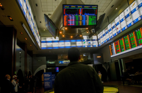 بورصات الخليج ومصر تترنح تحت وطأة التصعيد العسكري ومخاوف من صراع إقليمي طويل