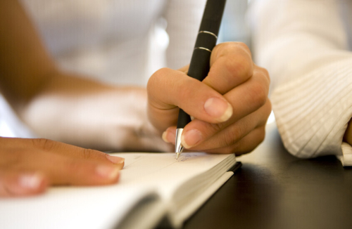 دراسة إيطالية: العُسر يتمتعون بميزة تطورية وقدرات تنافسية تتفوق على مستخدمي اليد اليمنى