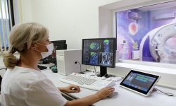 وداعاً للكيماوي.. ابتكار خلايا ذكية قادرة على اصطياد السرطان المختبئ داخل الجسم