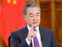 تحذير صيني شديد اللهجة بشأن حرب إيران.. ماذا قال وزير الخارجية؟