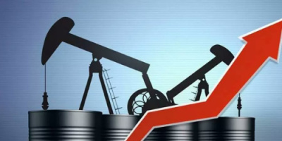 للمرة الأولى منذ عامين.. برميل النفط يتجاوز 100 دولار بعد ضربات جوية على مخازن وقود بإيران