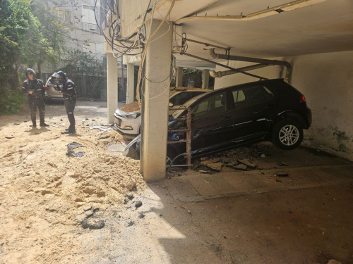 مقتل إسرائيليين وإصابة آخرين في قصف صاروخي إيراني استهدف وسط إسرائيل ومحيط بن غوريون