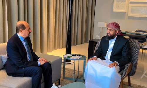 المحرّمي يلتقي رئيس الوزراء لمناقشة مستجدات الأوضاع ودعم مسار الإصلاحات الحكومية