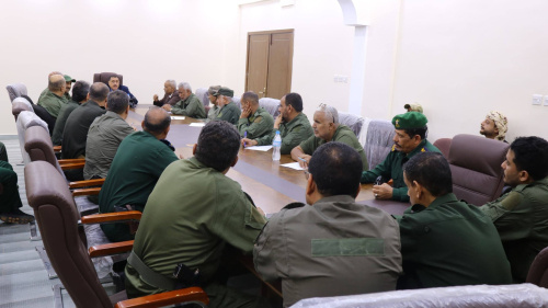 مدير أمن عدن يترأس اجتماعًا موسعًا لمدراء مراكز الشرطة ويشدد على تصعيد الحملات الأمنية وضبط الظواهر الخطرة