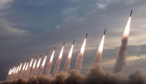 إخلاء فوري خلال ساعة.. إيران تتوعد باستهداف مصانع الصلب في 6 دول 