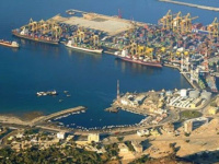 "انفجارات في خورفكان".. ما الذي حدث في أهم موانئ الإمارات فجر الأحد؟