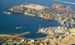 "انفجارات في خورفكان".. ما الذي حدث في أهم موانئ الإمارات فجر الأحد؟