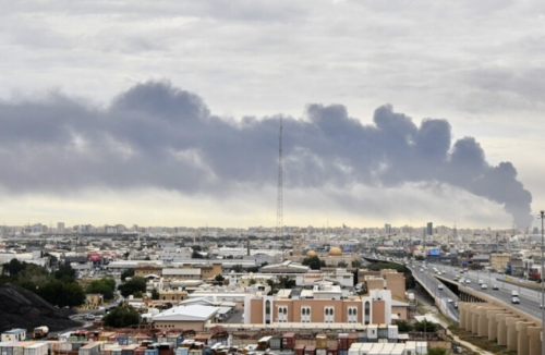 صواريخ باليستية ومسيرات فوق مجمع الوزارات.. تفاصيل «الهجوم الكبير»