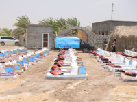 تعز: الوصول الإنساني تقدم مساعدات إغاثية غذائية وايوائية لمتضرري السيول والامطار في المخا