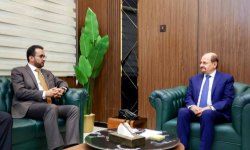 هل تنتهي حقبة الأسماء الوهمية؟ تفاصيل اجتماع الزنداني والعولقي لتطهير كشوفات الموظفين