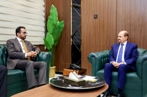 هل تنتهي حقبة الأسماء الوهمية؟ تفاصيل اجتماع الزنداني والعولقي لتطهير كشوفات الموظفين