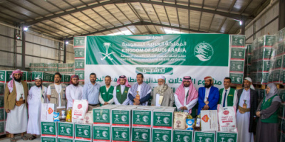 بدعم مركز الملك سلمان.. تدشين توزيع أكثر من 5 آلاف سلة غذائية للأسر الأشد احتياجاً في مأرب