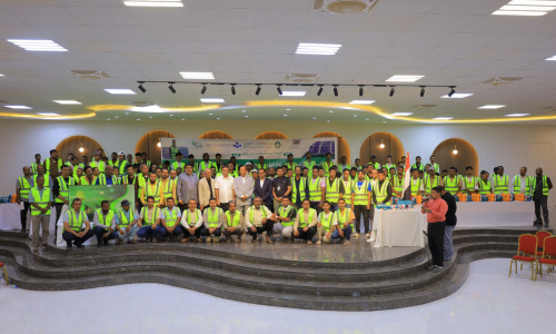 سيئون.. البادية تحتفي بتخريج بـ140 شابًا متخصصًا في الطاقة الشمسية