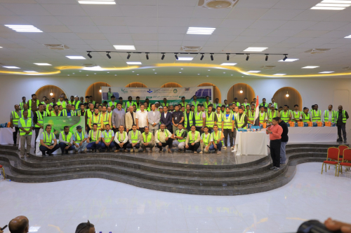 سيئون.. البادية تحتفي بتخريج بـ140 شابًا متخصصًا في الطاقة الشمسية