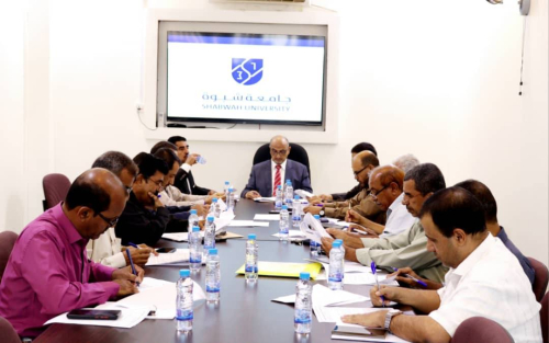 مجلس جامعة شبوة يطلع على مشروع إنشاء شبكة وطنية ودولية لمكاتب العلاقات الدولية ويقر تكريم الموظفين الأكثر انضباطا