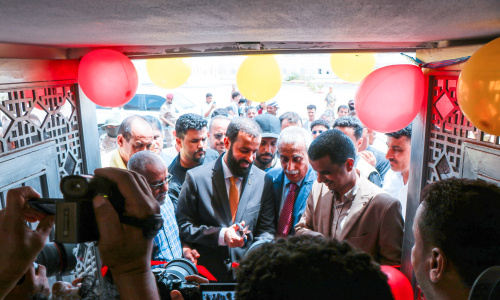 محافظ أبين ورئيس الجامعة يفتتحان مشروع إنشاء وتجهيز سكن الطالبات بجامعة أبين