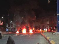 عدن تغلي تحت وطأة الأزمات.. احتجاجات شعبية غاضبة تحمل المحافظ عبدالرحمن شيخ مسؤولية انهيار الخدمات