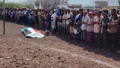 الآلاف من أبناء الجنوب يشيّعون الشهيد عبدالرحيم صالح مثنى إلى مثواه الأخير في ردفان في موكب جنائزي مهيب